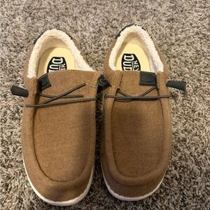 Men’s sz 8 Hey Dude